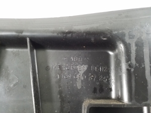 Mercedes Benz ML-Class 164 (2005–2011) Sonstiges Teil unter der Motorhaube A1646803725 - 3