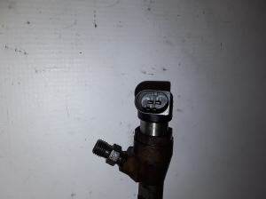  Fuel injector 