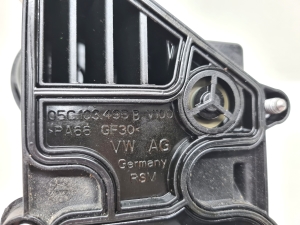 Volkswagen Golf VIII (2019–2026) Öldeckel 05C103495B - 3