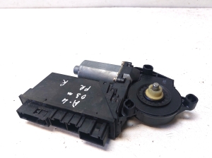Fensterhebermotor vorne - 8E1959802B