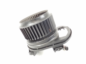 Mercedes Benz A-Class 176 (2012–2018) Heater blower motor A2469062501 - 3
