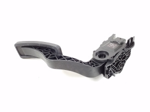 Mercedes Benz A-Class 176 (2012–2018) Gaspedal A2463001904 - 3