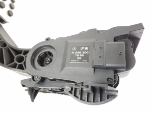 Mercedes Benz A-Class 176 (2012–2018) Gaspedal A2463001904 - 4
