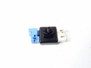 Mercedes Benz A-Class 176 (2012–2018) Antenna amplifier A2128204585 - 2
