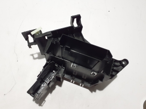AUDI A6 C9 (2025–2026) Muu kinnitus 4P0907816 - 3