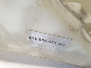 AUDI A4 B6 (2000–2005) Front washer fluid reservoir 8E0955453 - 6