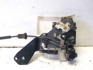 Volkswagen Transporter T5 (2003–2015) Esiukse lukk 7H0837868 - 4