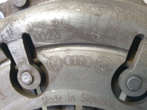 AUDI A4 B6 (2000–2005) Siduri surveplaat 06B141117CX - 3