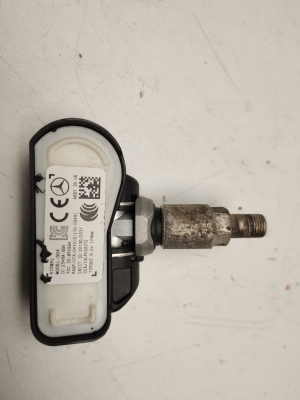 Mercedes Benz E-Class W213 (2017–2026) Reifendrucksensor A0009050030 - 3