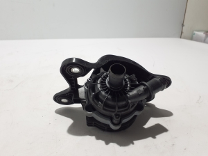   Pompe à eau auxiliaire  - 06R965567C 
