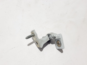   Charnière inférieure de porte avant  - 8B5831402A 