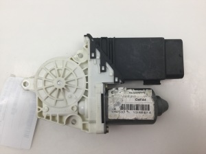 Volkswagen Golf IV (1997–2003) Front door window regulator motor 1C2959801A - 3