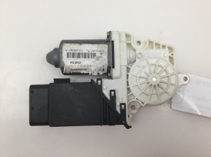 Volkswagen Golf IV (1997–2003) Front door window regulator motor 1C2959801A - 4