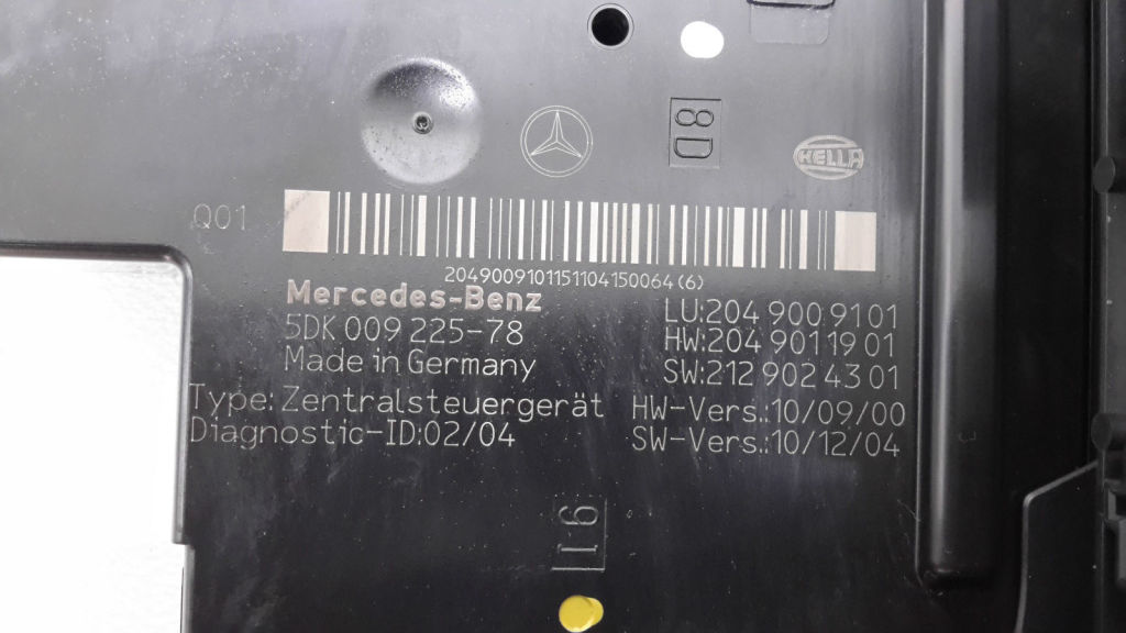 MERCEDES-BENZ GLK-Class X204 (2008-2015) Fuse box A2049009101 20973116