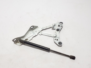 Hood hinge - 1058042
