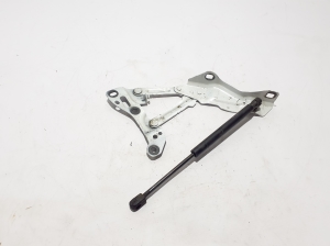 Hood hinge - 1058041