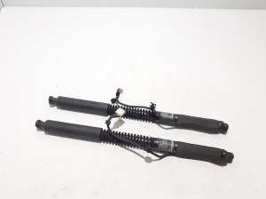 Rear side door soft-close actuator - 