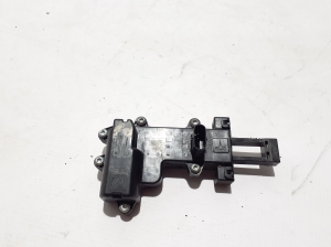 Tesla Model X X (2015–2026) Esiukse muu osa 104535300B - 2