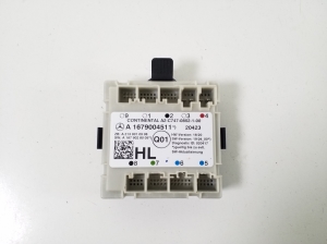   Aizmugurējo sānu durvju vadības bloks  - A1679004511 