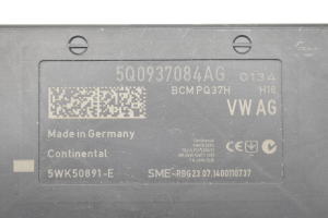 Volkswagen Golf VII (2012–2026) Komforta bloks 5Q0937084AG - 3