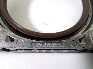 AUDI A3 8V (2012–2020) Kurbelwellendichtung mit Gehäuse 04E103173 - 2