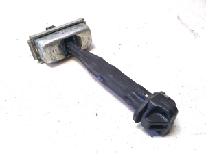 Rear side door opening limiter - 13270612