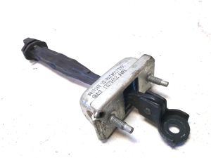Opel Astra J (2009–2017) Rear side door opening limiter 13270612 - 2