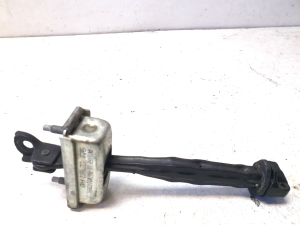Opel Astra J (2009–2017) Rear side door opening limiter 13270612 - 3