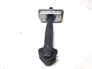 Opel Astra J (2009–2017) Rear side door opening limiter 13270612 - 2