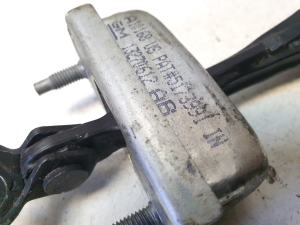Opel Astra J (2009–2017) Rear side door opening limiter 13270612 - 3