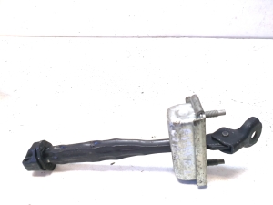 Opel Astra J (2009–2017) Rear side door opening limiter 13270612 - 5