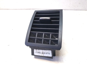Volkswagen Touareg I (2002–2010) Dashboard air vent grilles 7L6819704D - 6
