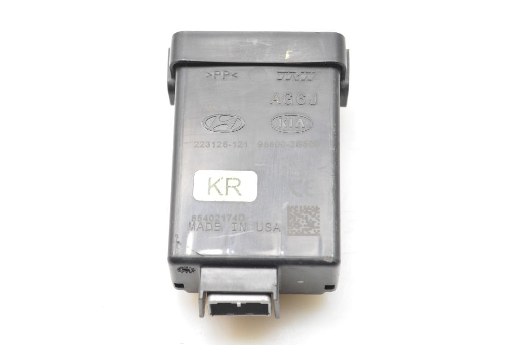 Kia Sportage (2010–2016) Control unit 958002S500 Kia Sportage (2010–2016) Control unit 958002S500