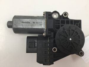 AUDI A4 B5 (1994–2001) Fensterhebermotor vorne 0130821787 - 2