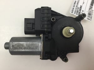 Fensterhebermotor vorne - 0130821787