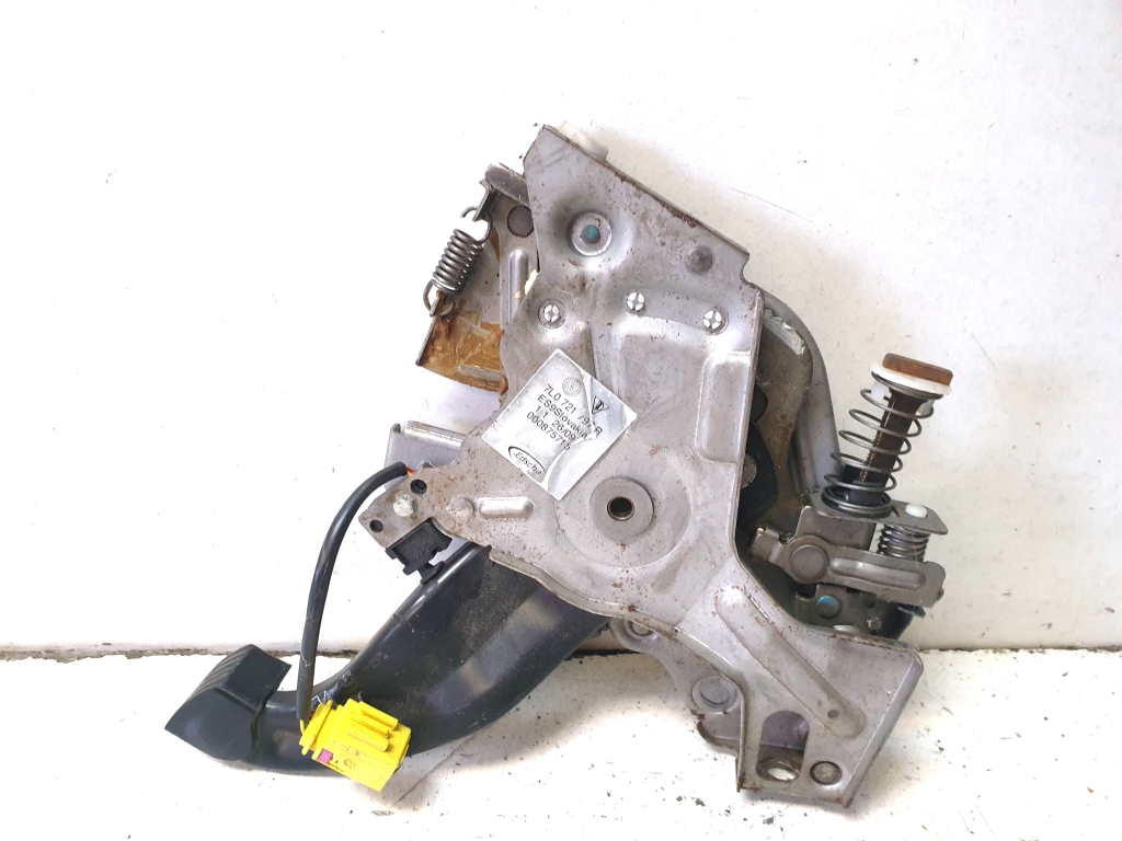 Volkswagen Touareg I (2002–2010) Stāvbremzes pedālis 7L0721797 Volkswagen Touareg I (2002–2010) Stāvbremzes pedālis 7L0721797
