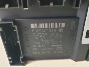 Volkswagen Golf VI (2008–2013) Front door window regulator motor 1K0959792P - 4