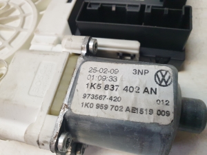 Volkswagen Golf VI (2008–2013) Front door window regulator motor 1K0959792P - 6