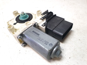 Volkswagen Golf VI (2008–2013) Front door window regulator motor 973622107 - 3