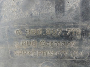 Volkswagen Passat B5 (1997–2005) Priekšējā bampera numura zīmes turētājs 3B0807719 - 4