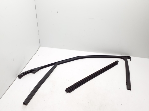Mercedes Benz GLS 167 (2019–2026) Front door rubber seal A1677251400 - 4
