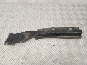   Exterior sill trim bracket  - 7301943 