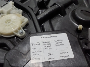 Mercedes Benz GLS 167 (2019–2026) Priekšējo durvju logu pacēlājs A1677208000 - 2