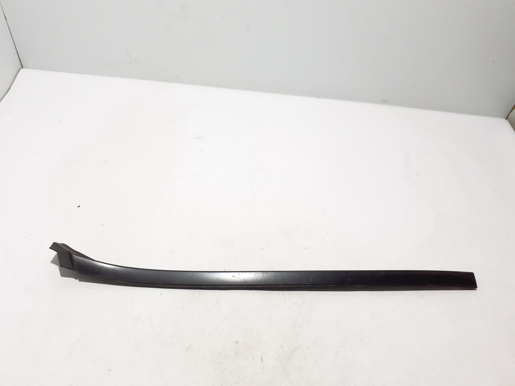 Mercedes Benz GLS 167 (2019–2026) Windshield pillar outer molding A1676900900 Mercedes Benz GLS 167 (2019–2026) Windshield pillar outer molding A1676900900