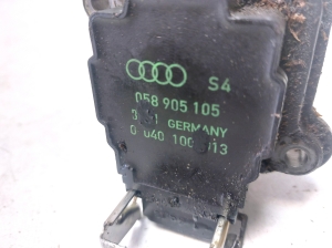 AUDI A8 D2 (1994–2002) Süütepool 058905105 - 2