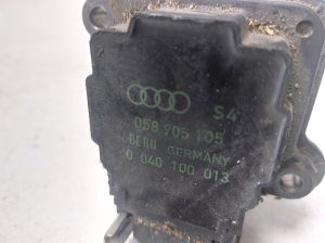 AUDI A8 D2 (1994–2002) Süütepool 058905105 - 4