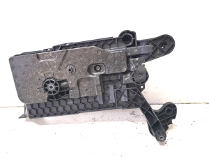 Volkswagen Passat B8 (2014–2023) Batteriehalter 5Q0915321 - 3
