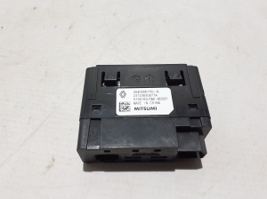 RENAULT 5- I (2024–2026) USB port 284H36611R - 2