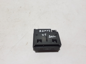 RENAULT 5- I (2024–2026) USB port 284H36611R - 3