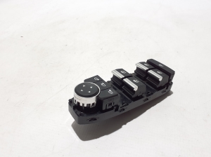 RENAULT 5- I (2024–2026) Front door glass switch 254106699R - 2